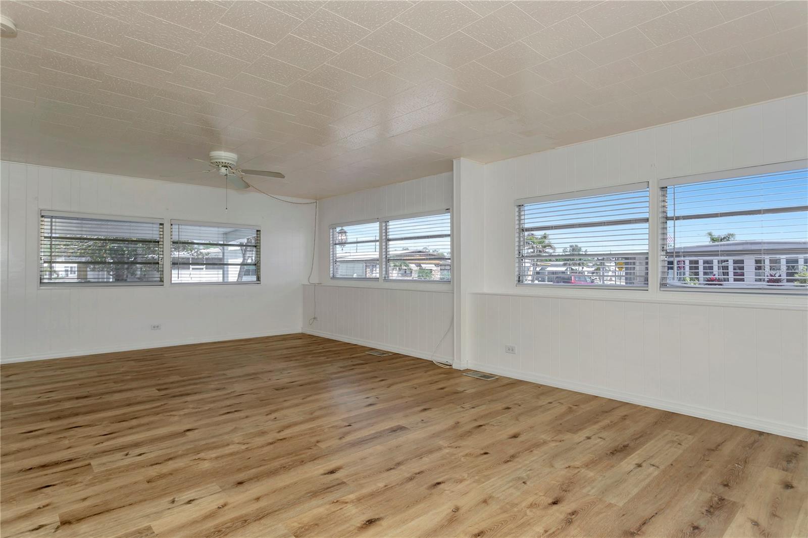 Image 4 of 42 For 4809 4th Street W