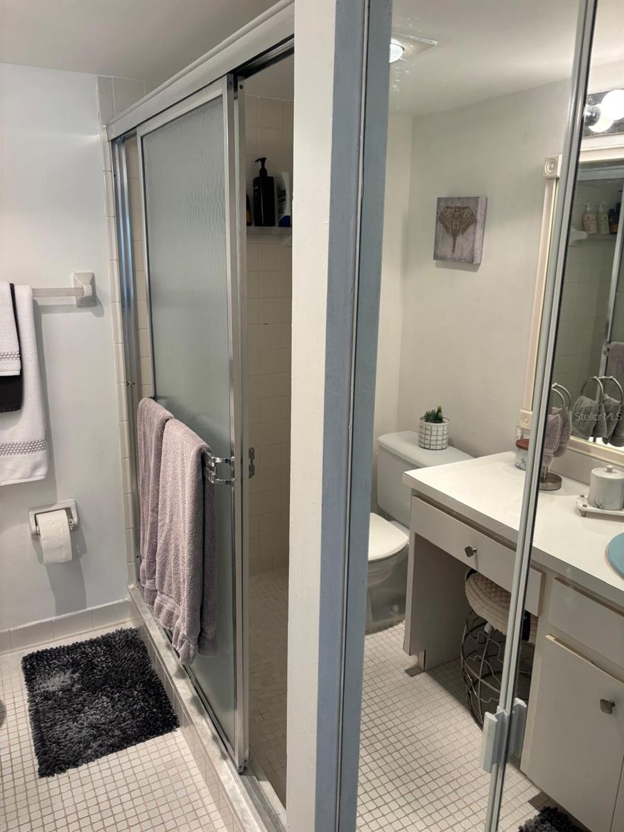 Image 20 of 24 For 5689 Gardens Drive