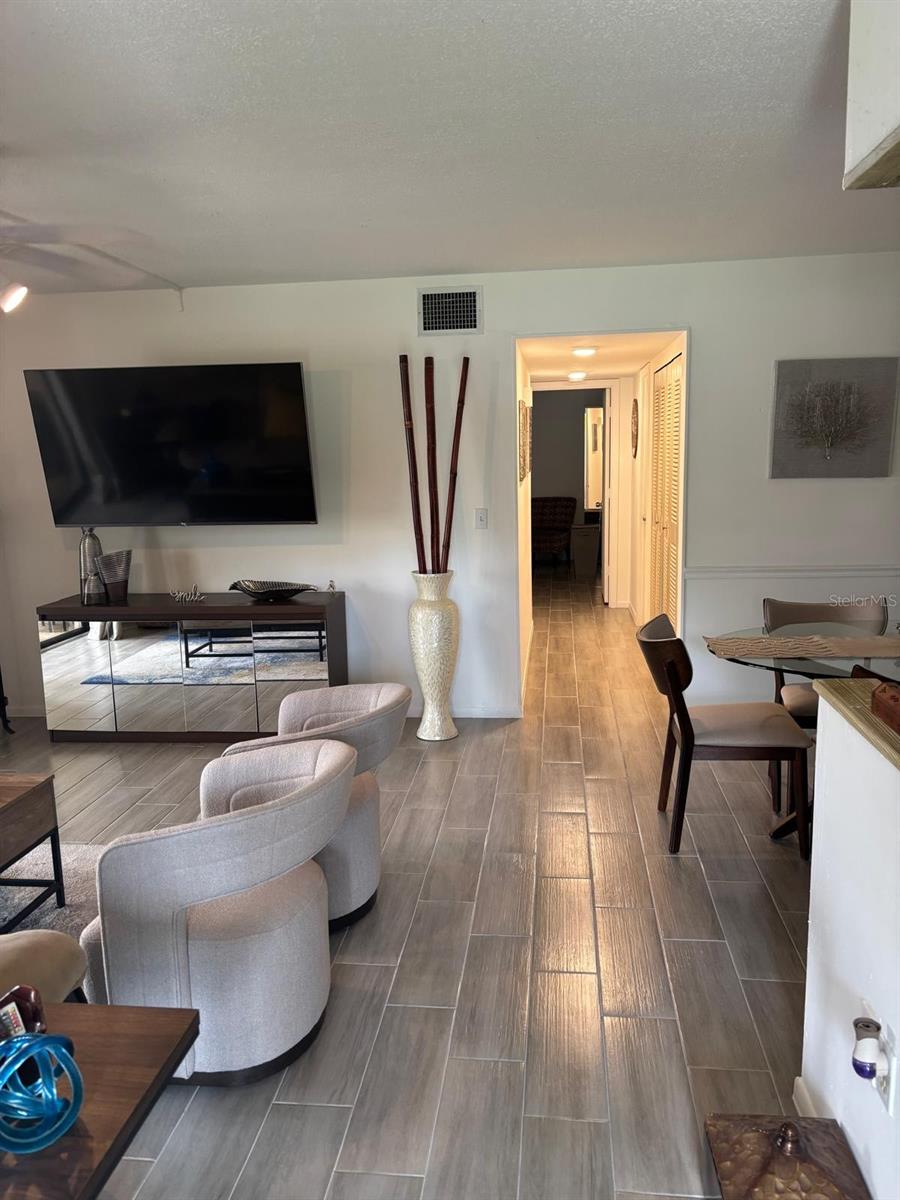 Image 4 of 24 For 5689 Gardens Drive