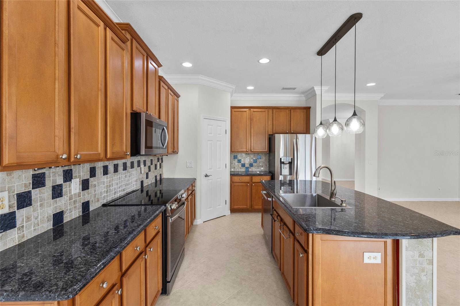 Image 10 of 43 For 20528 Pezzana Drive