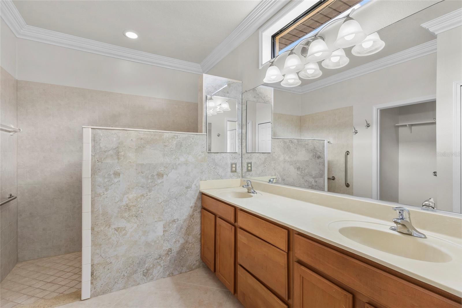 Image 16 of 43 For 20528 Pezzana Drive