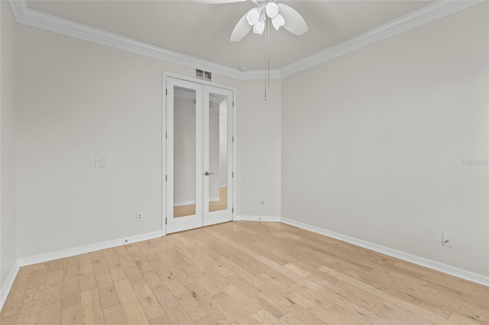 Image 22 of 43 For 20528 Pezzana Drive