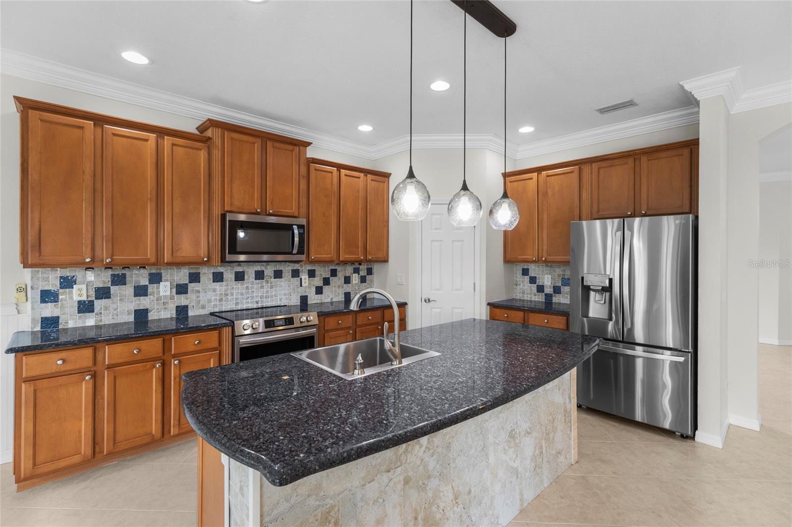 Image 9 of 43 For 20528 Pezzana Drive