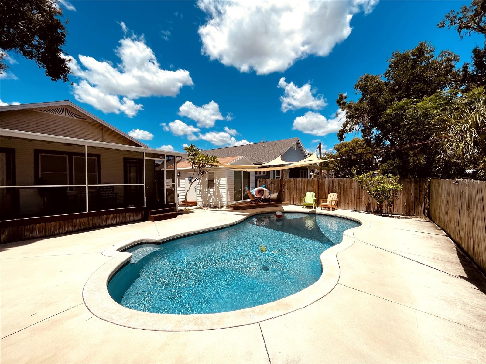 Listing photo id 13 for 206 Haya Street