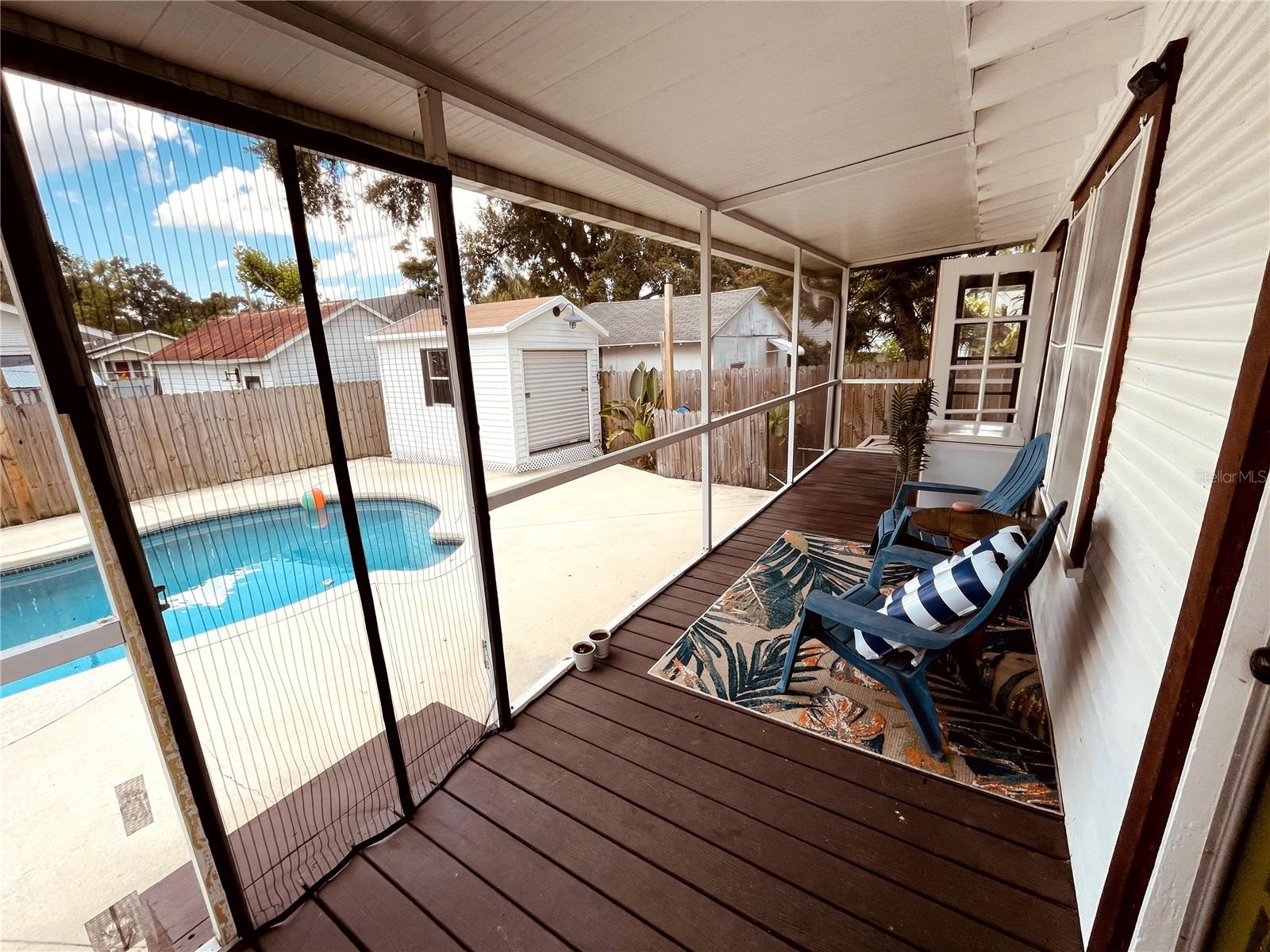 Listing photo id 14 for 206 Haya Street