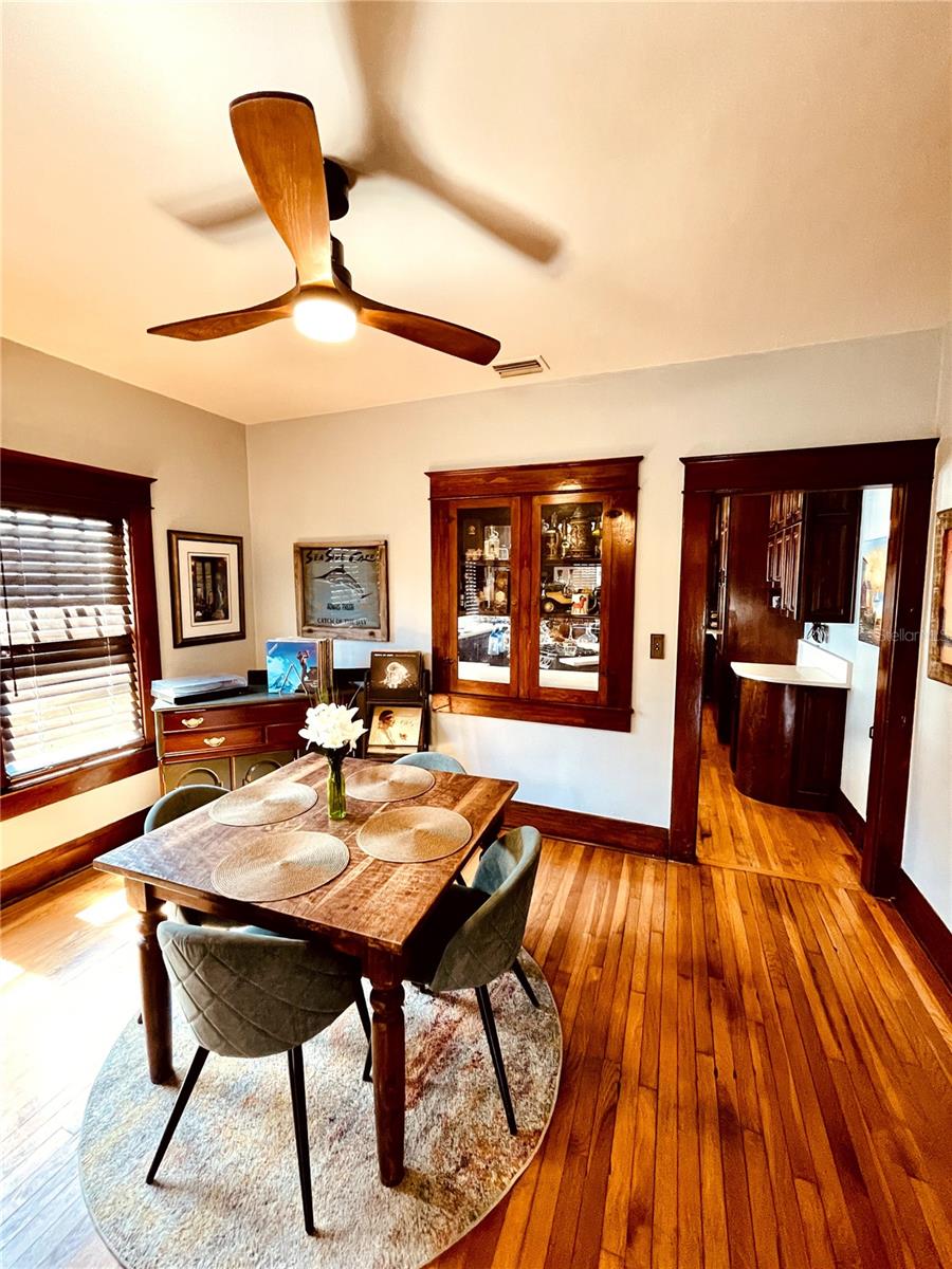 Listing photo id 2 for 206 Haya Street