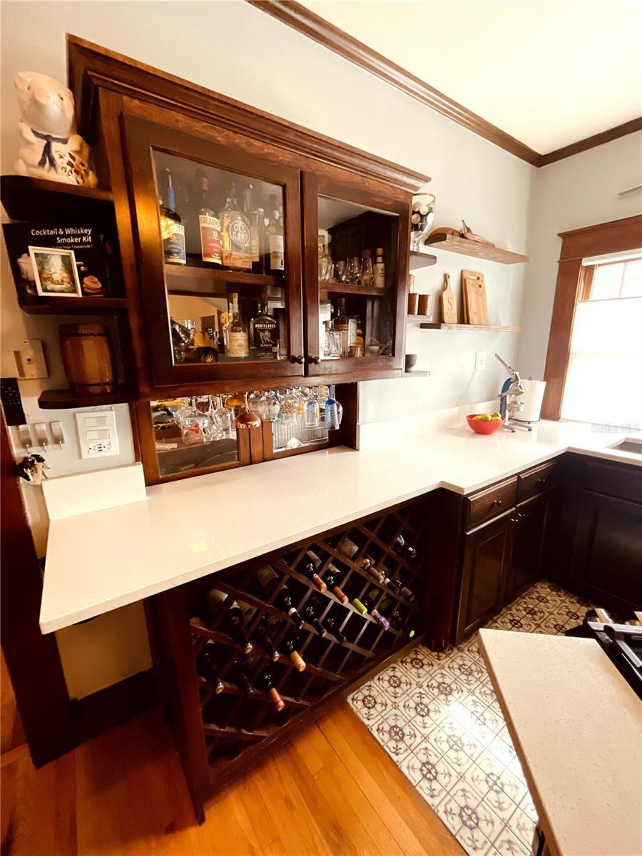 Listing photo id 4 for 206 Haya Street