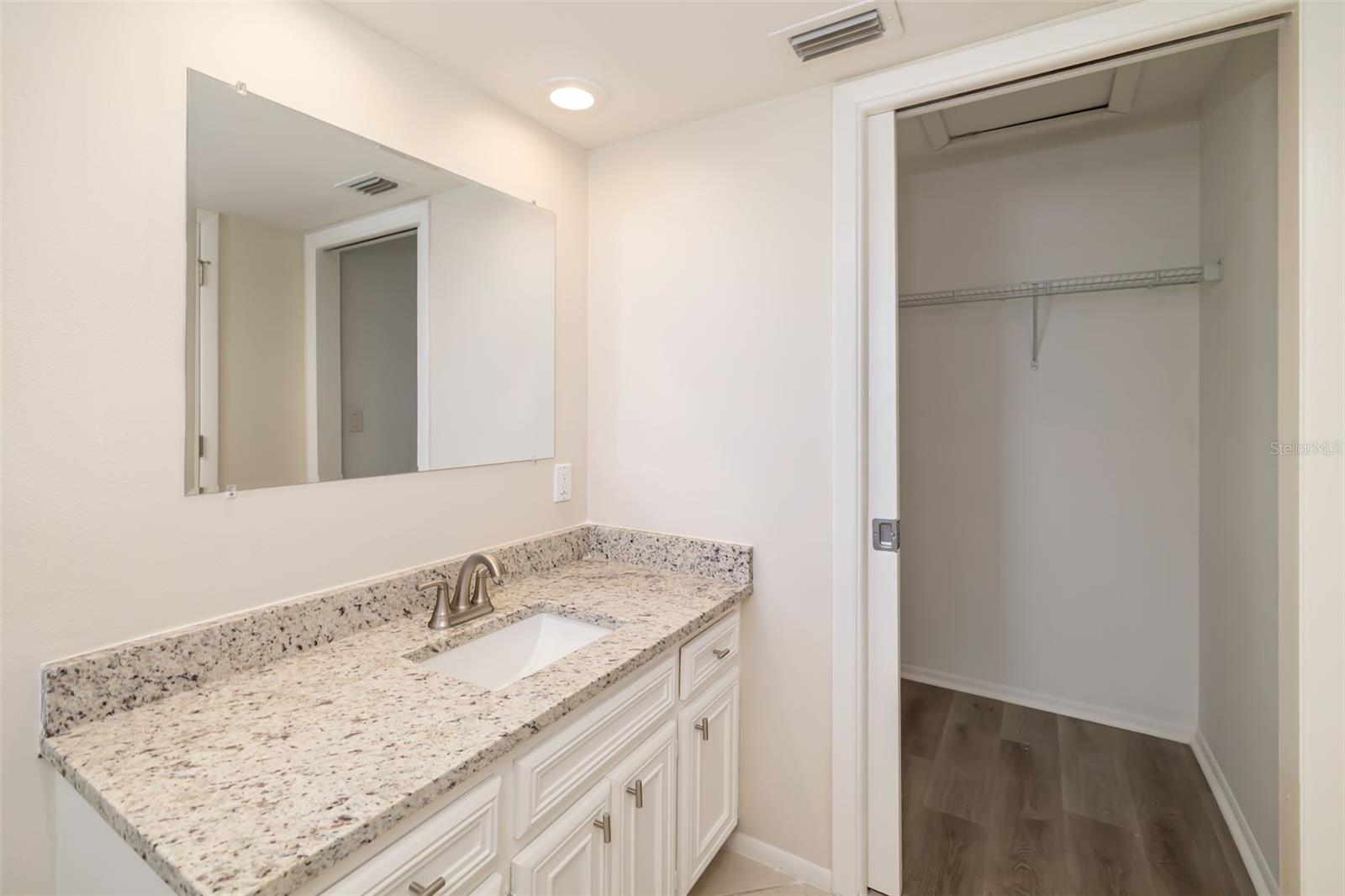 Image 26 of 57 For 1097 Willis Avenue