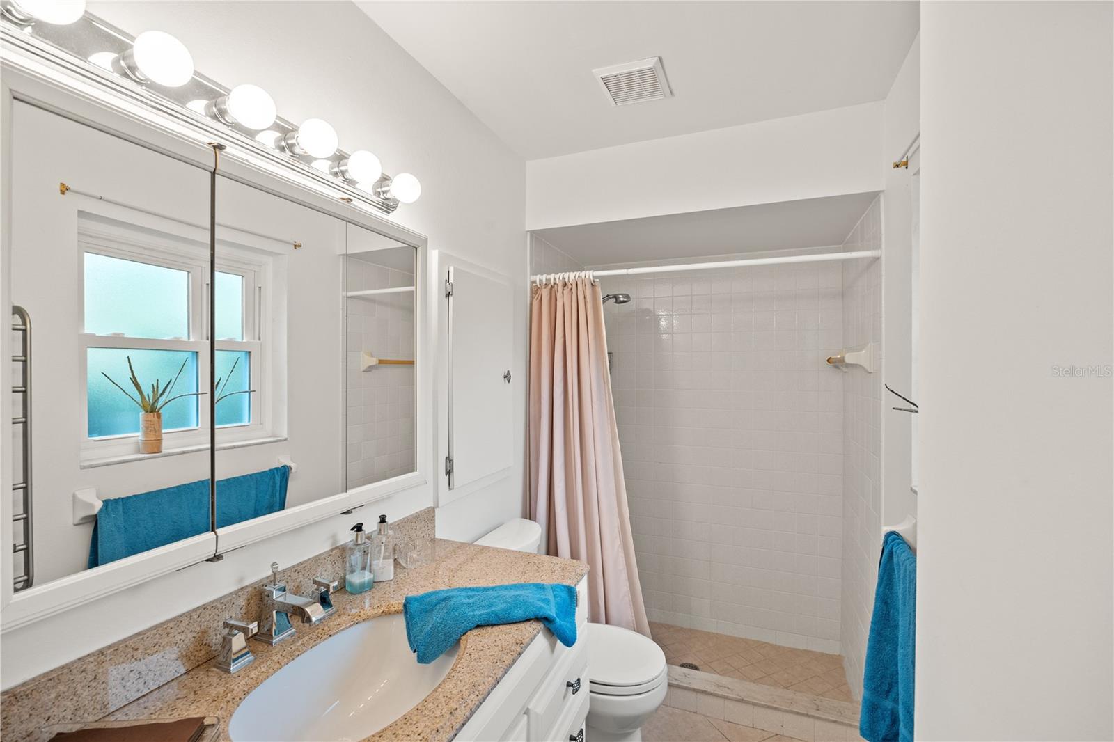 Image 13 of 38 For 2141 Cordes Street