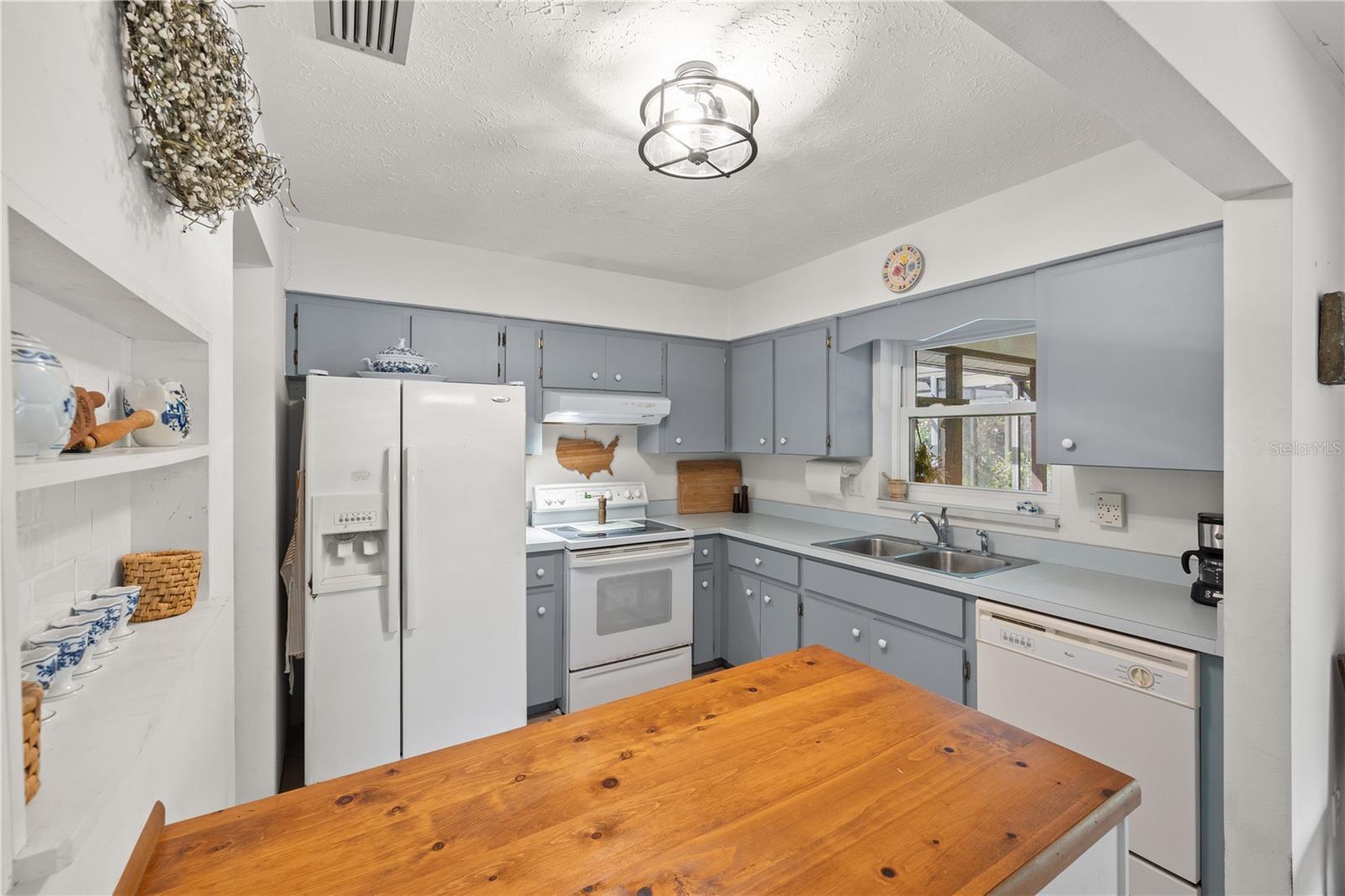 Image 9 of 38 For 2141 Cordes Street