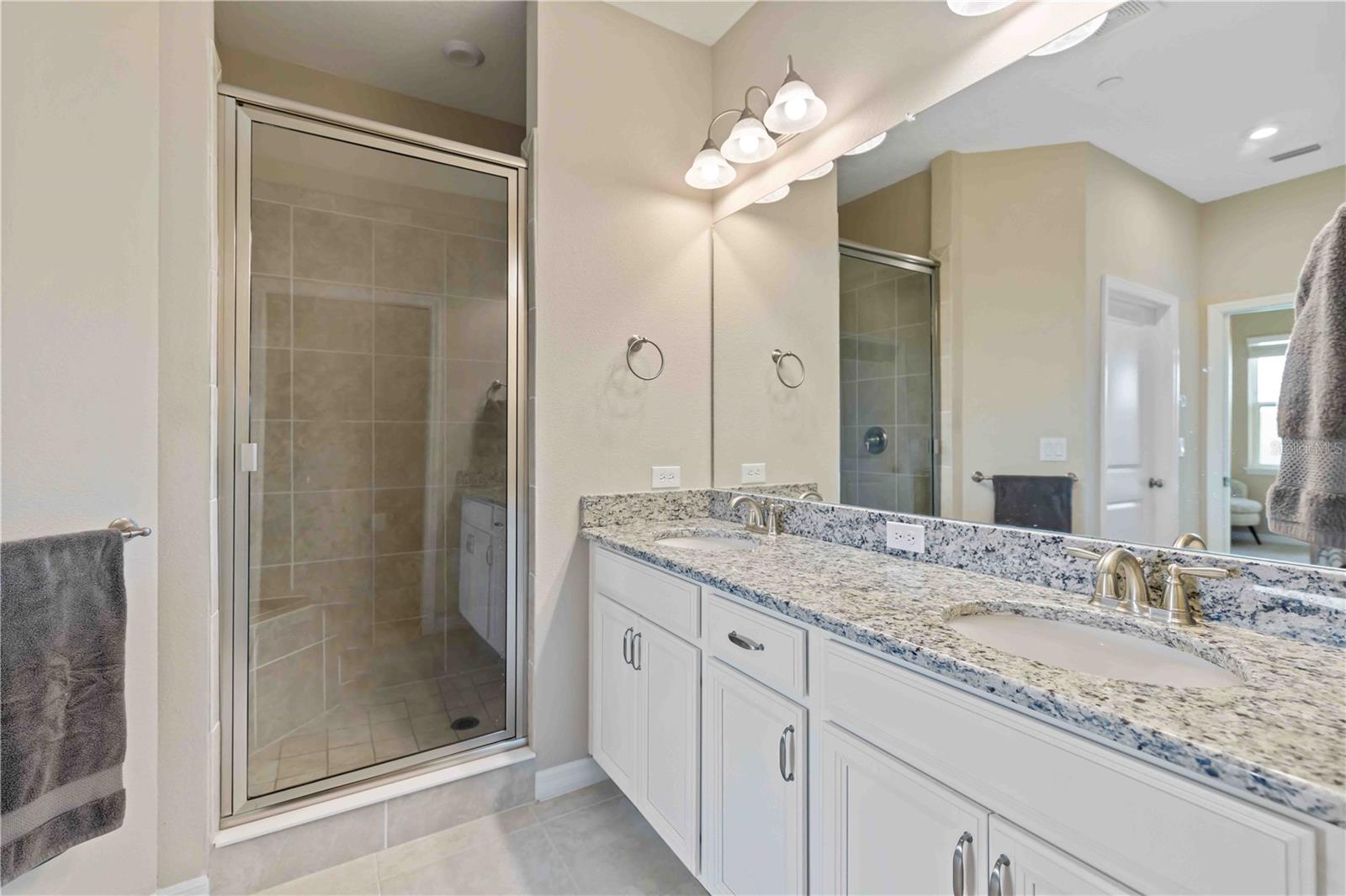 Image 19 of 41 For 13828 Messina Loop 203