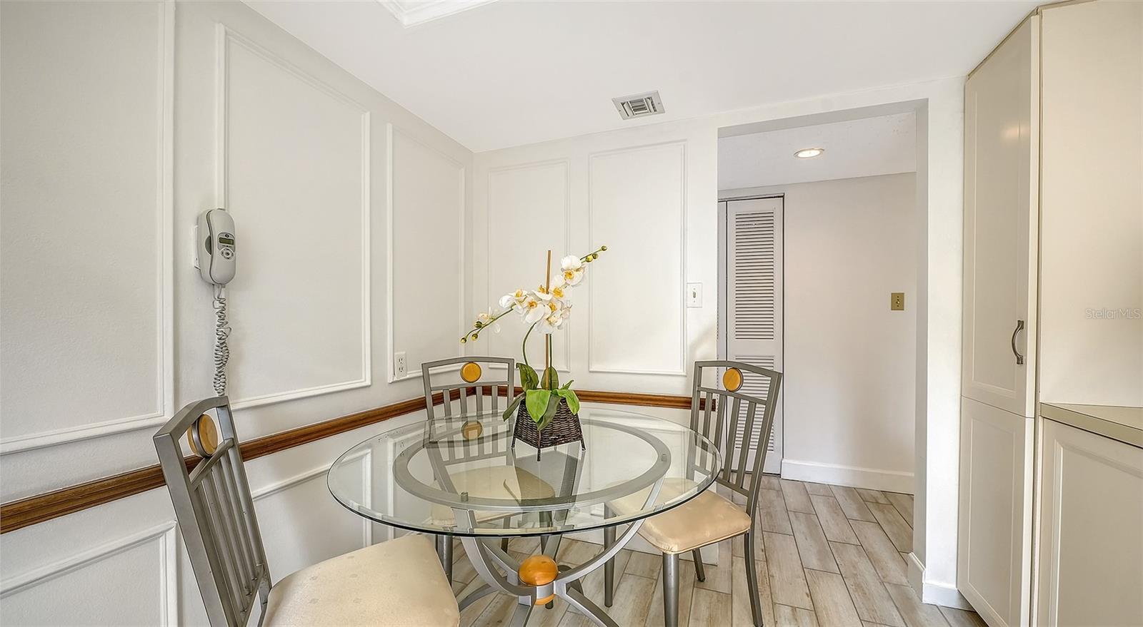 Image 13 of 36 For 6287 Midnight Pass Road 103