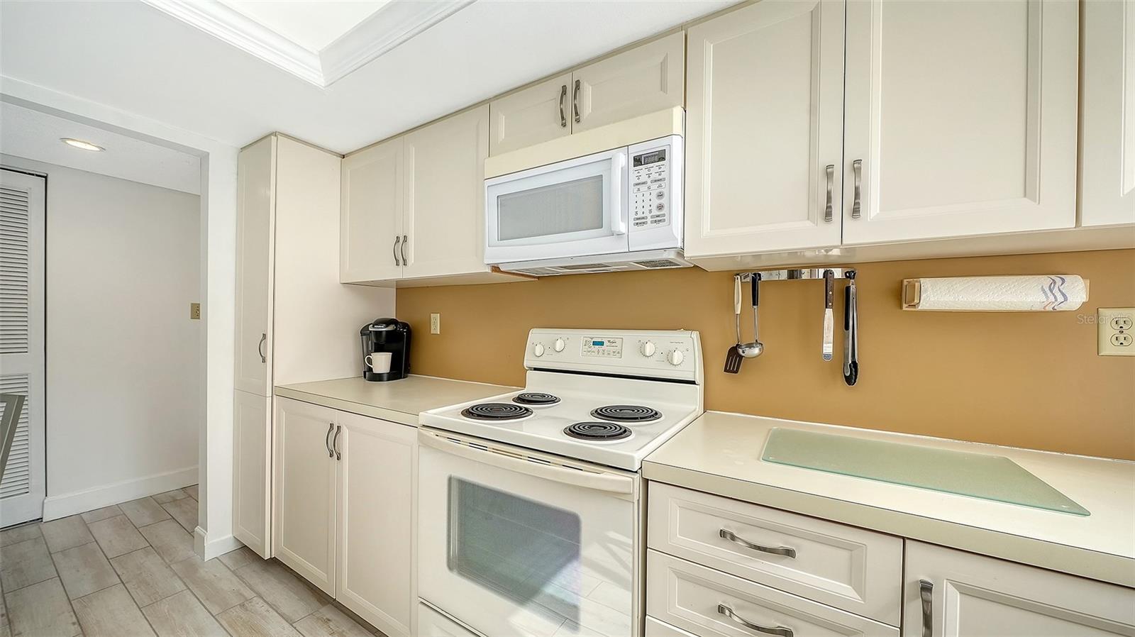 Image 14 of 36 For 6287 Midnight Pass Road 103