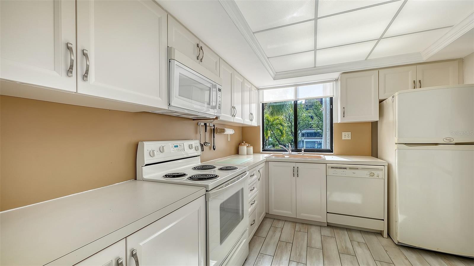 Image 15 of 36 For 6287 Midnight Pass Road 103