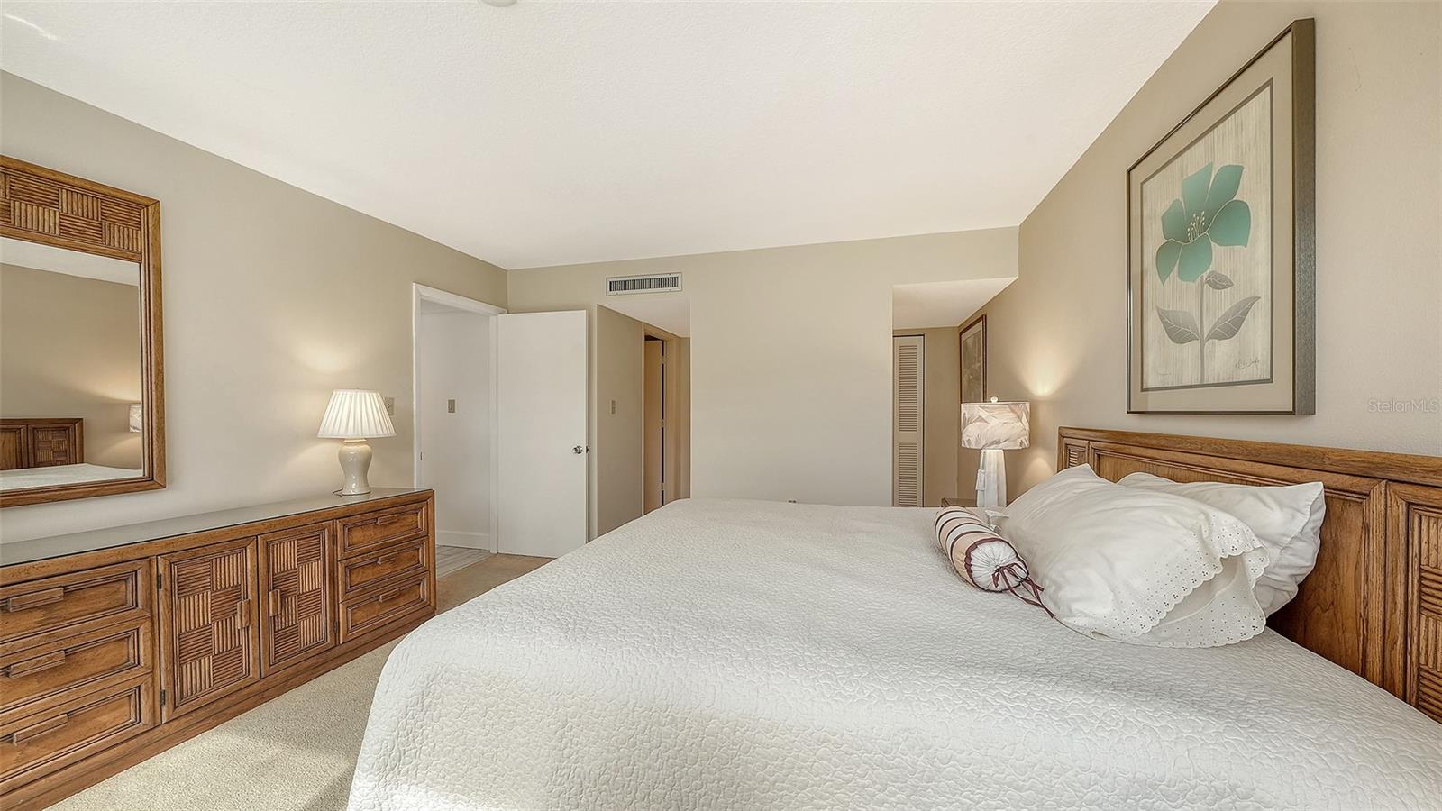 Image 16 of 36 For 6287 Midnight Pass Road 103