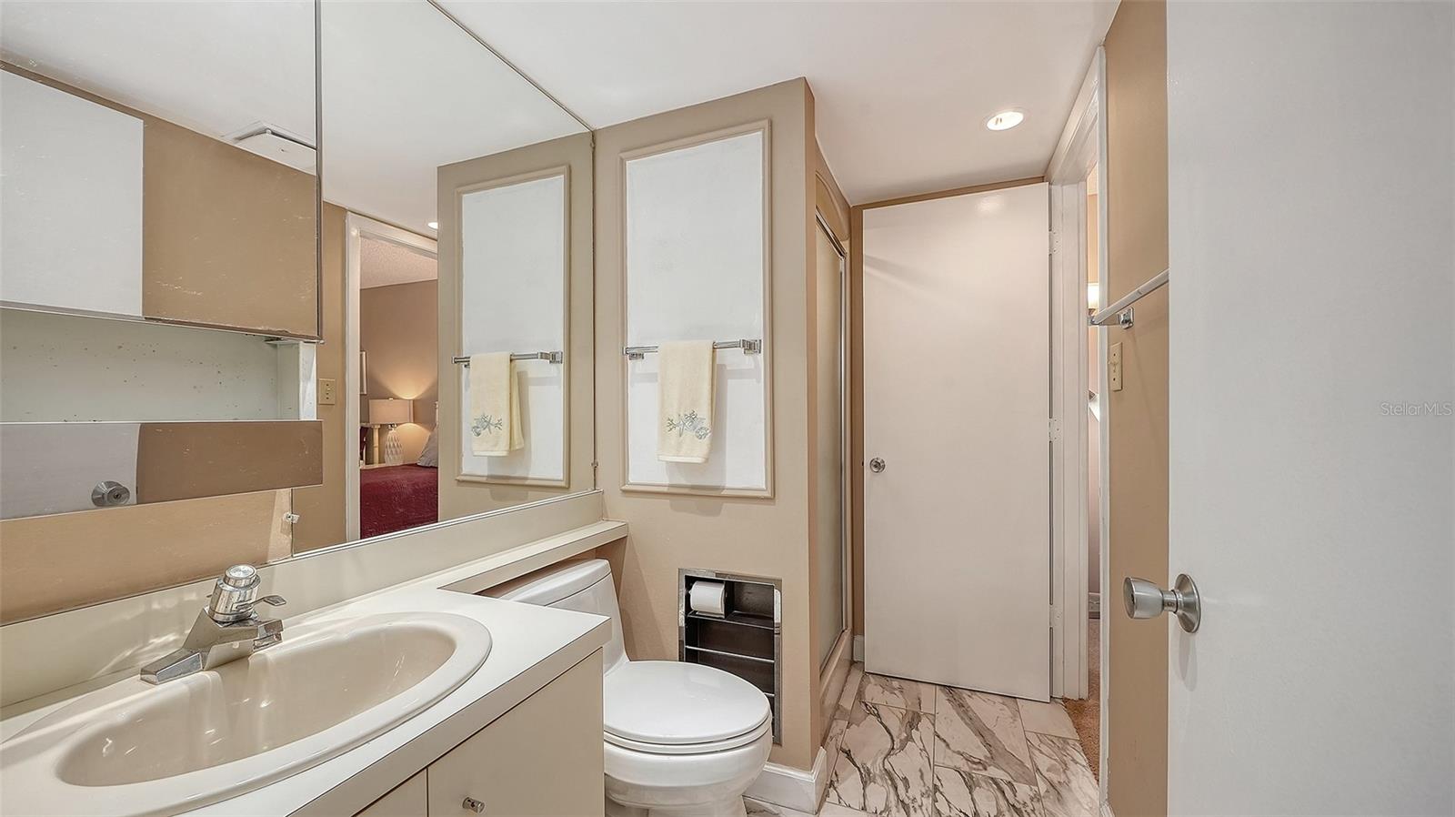 Image 19 of 36 For 6287 Midnight Pass Road 103