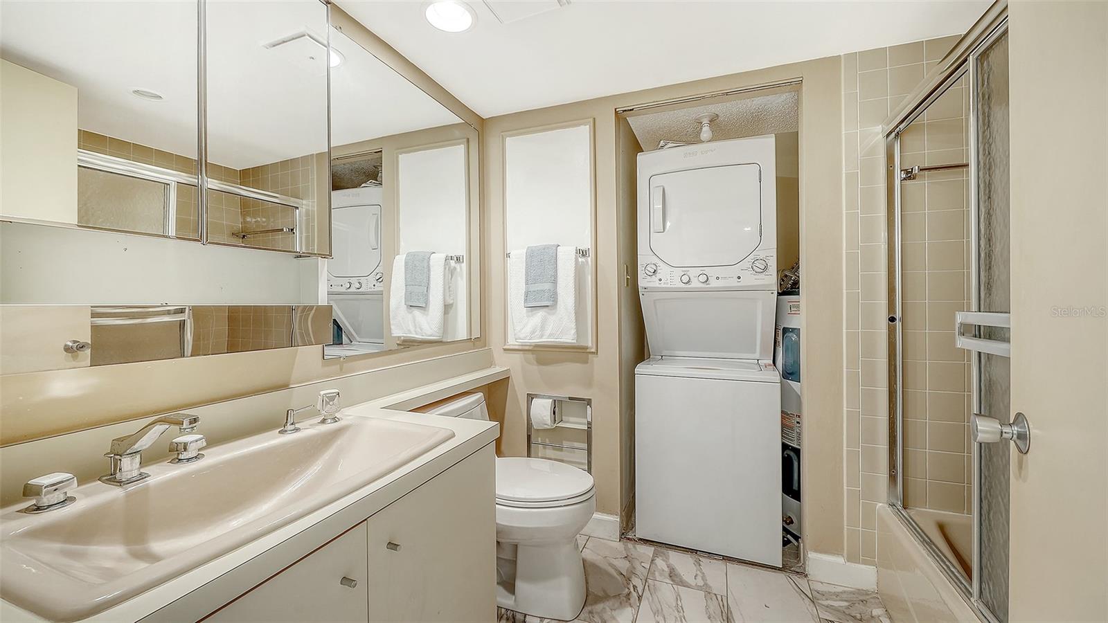 Image 21 of 36 For 6287 Midnight Pass Road 103