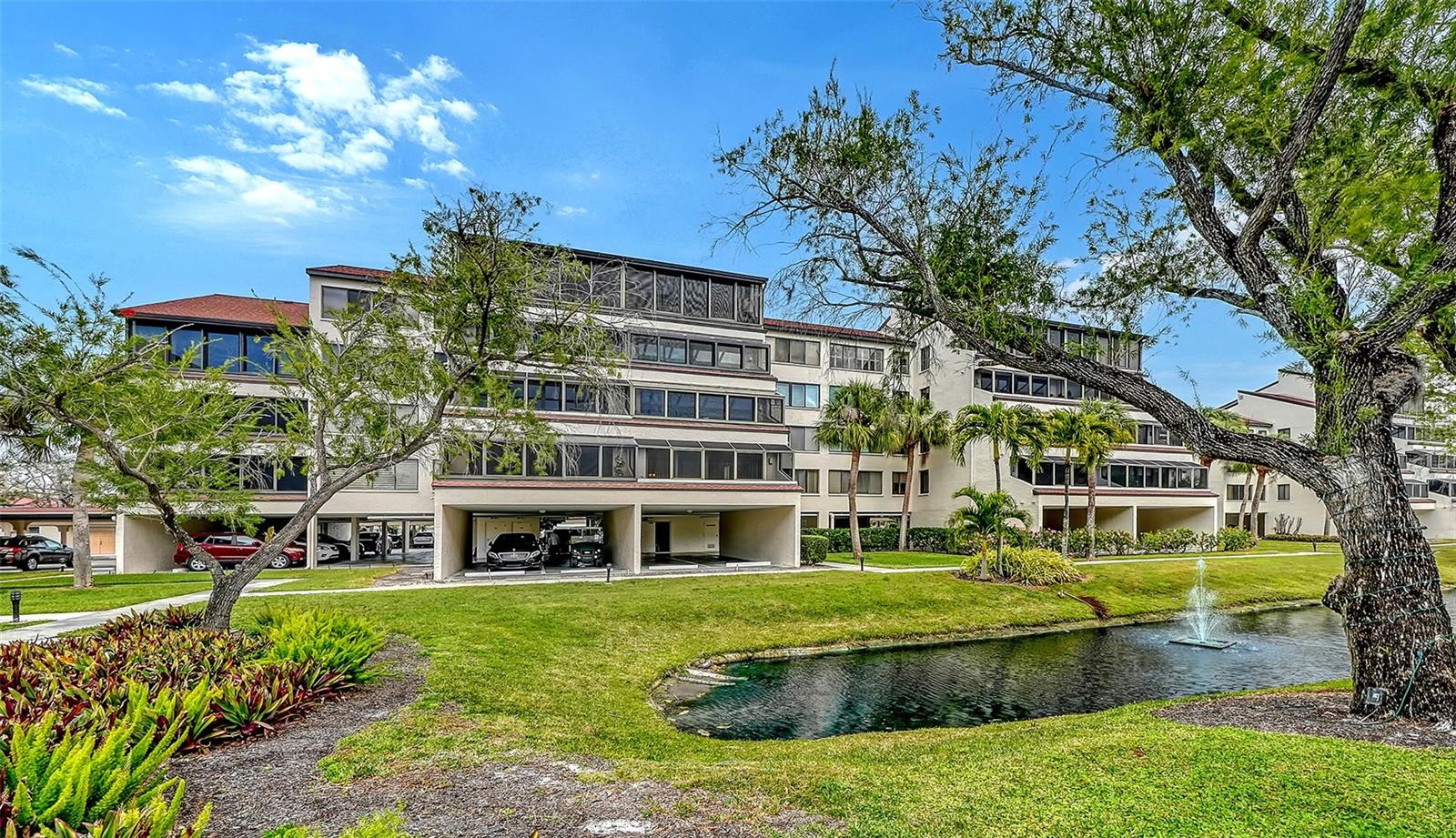 Image 22 of 36 For 6287 Midnight Pass Road 103