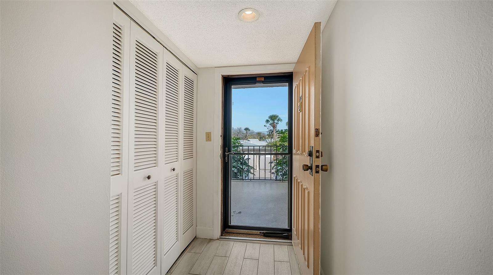 Image 4 of 36 For 6287 Midnight Pass Road 103