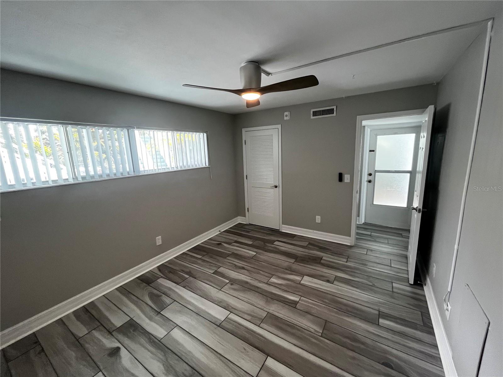 Image 27 of 39 For 2566 Gary Circle 5