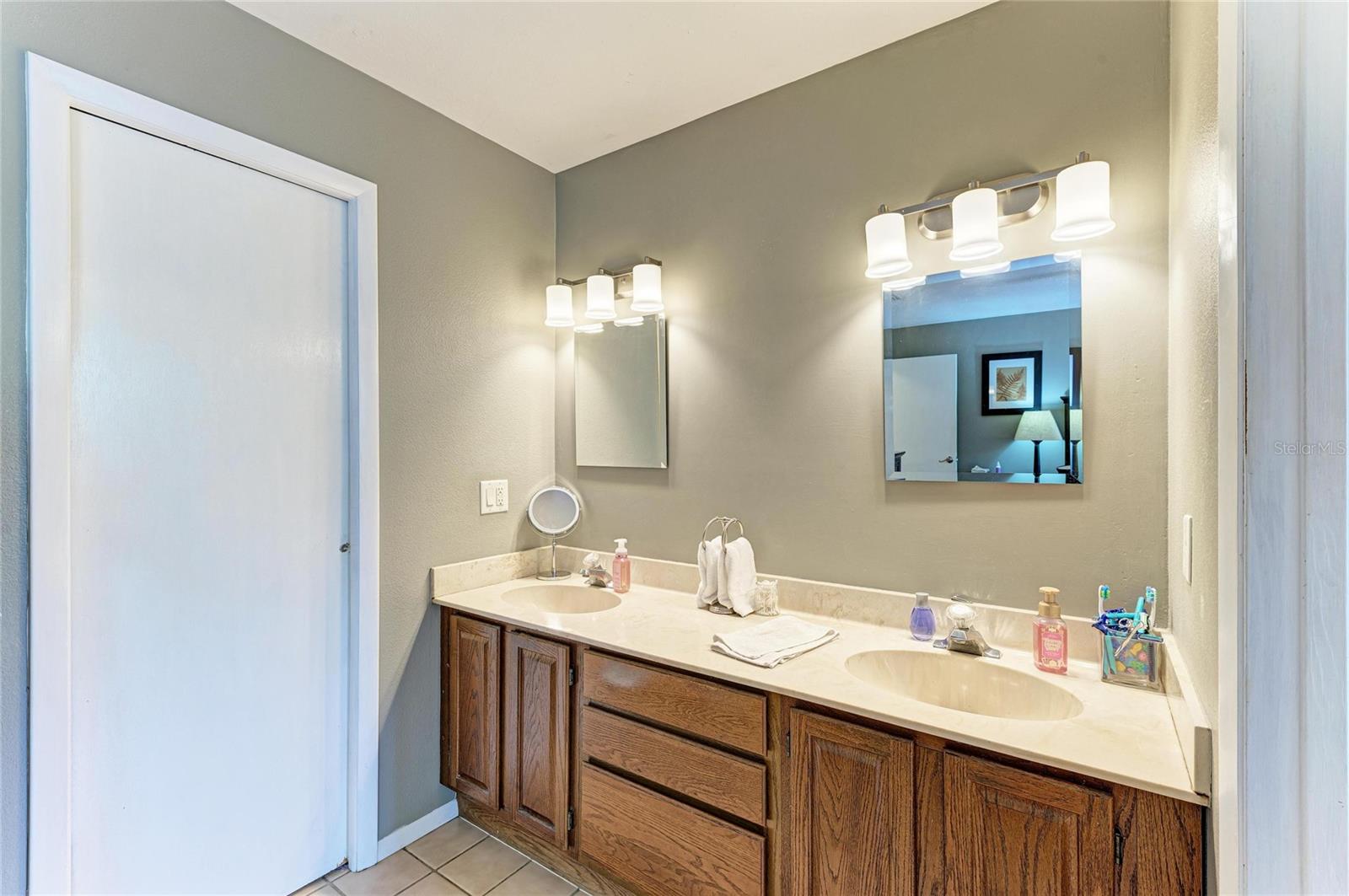 Image 16 of 45 For 4609 44th Avenue E