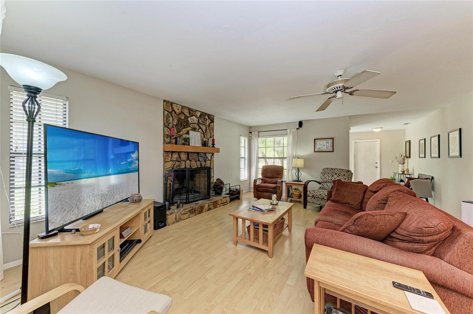 Image 4 of 45 For 4609 44th Avenue E