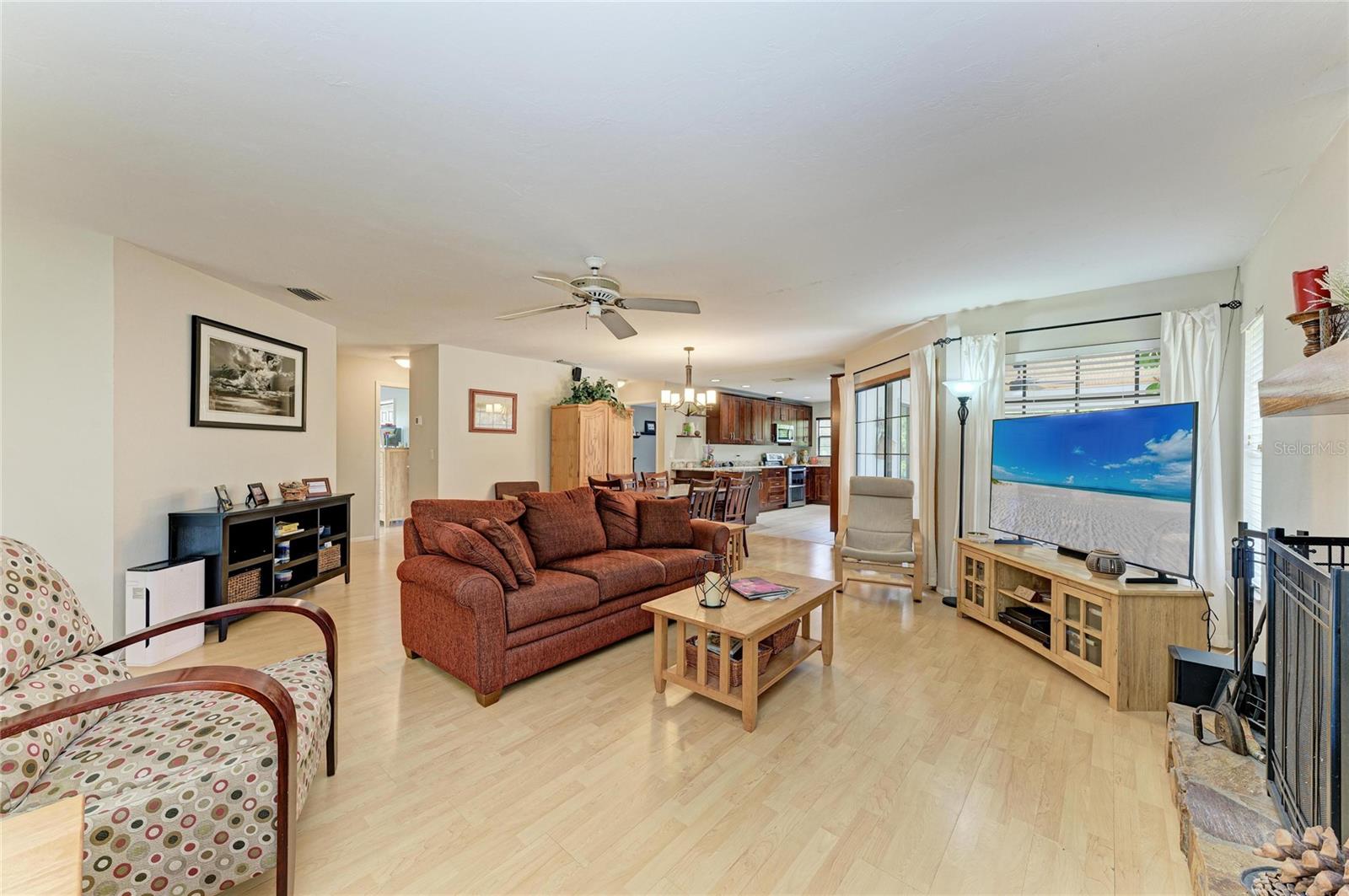 Image 6 of 45 For 4609 44th Avenue E