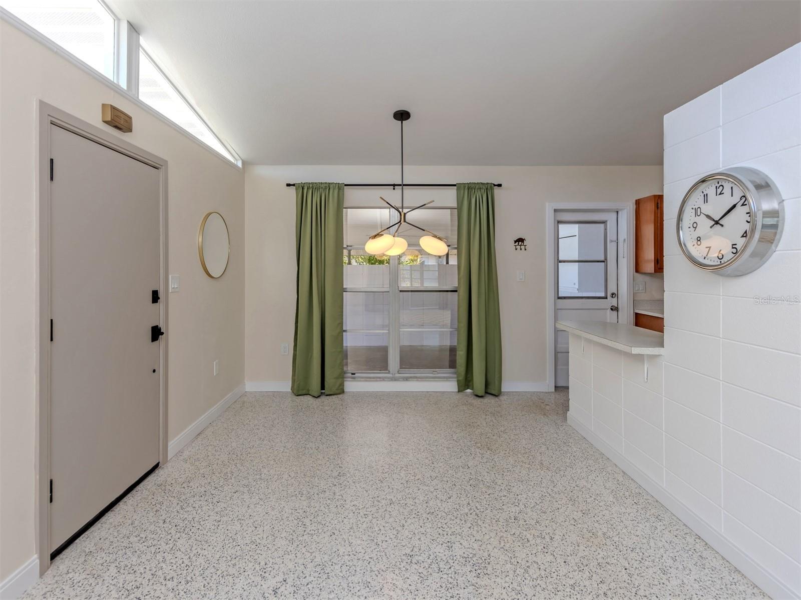 Image 11 of 70 For 317 Hillview Road