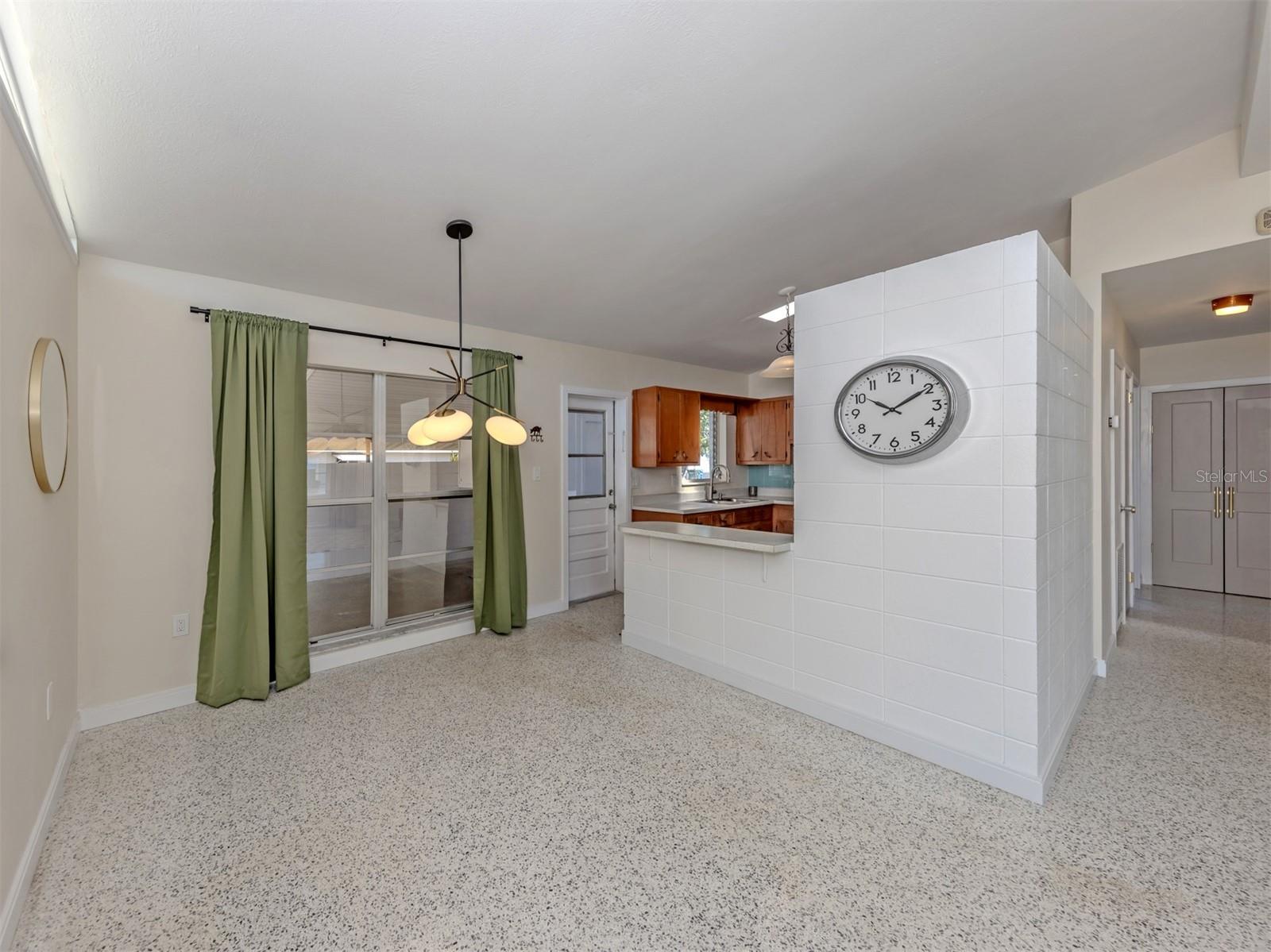 Image 13 of 70 For 317 Hillview Road