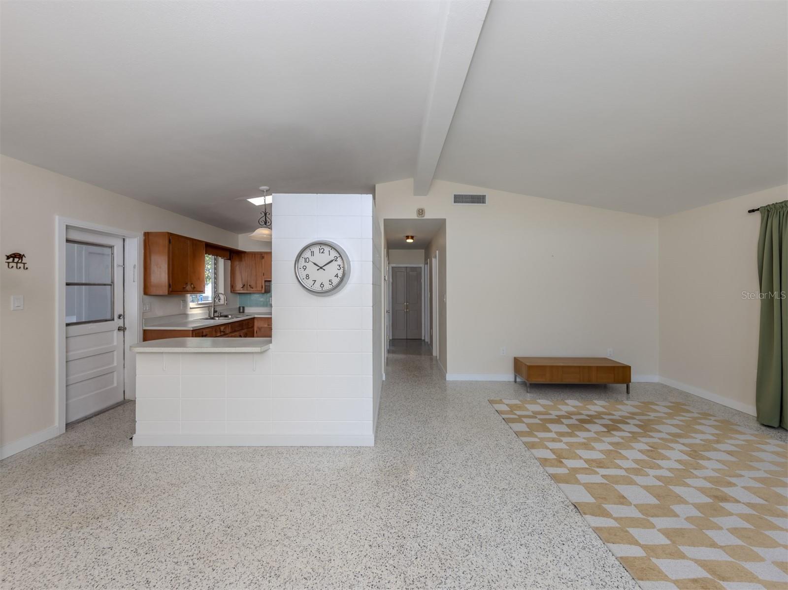 Image 14 of 70 For 317 Hillview Road