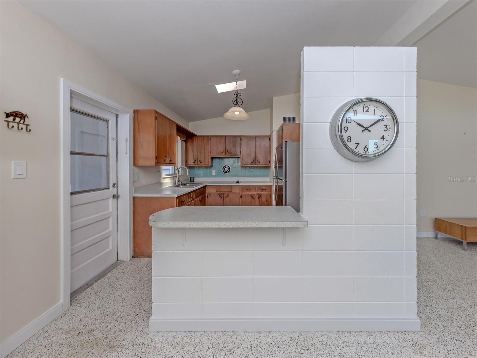 Image 15 of 70 For 317 Hillview Road