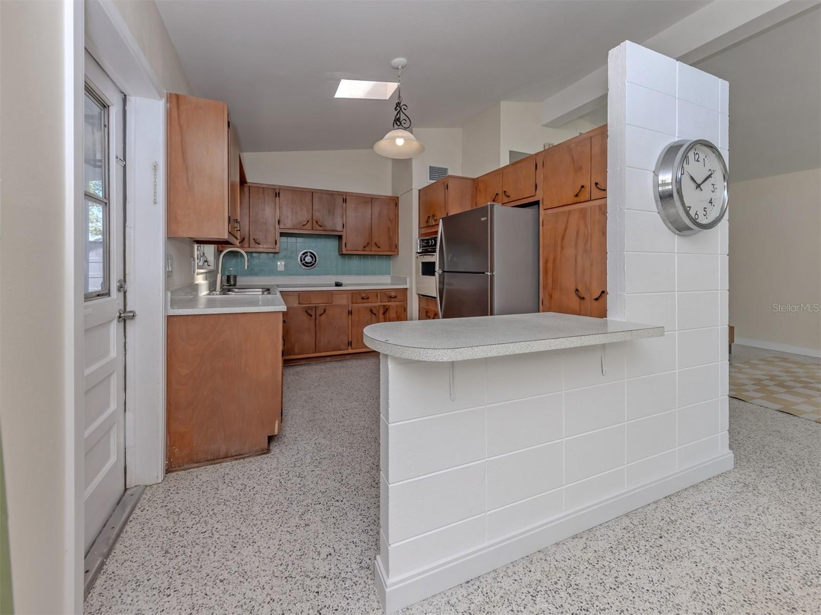 Image 16 of 70 For 317 Hillview Road