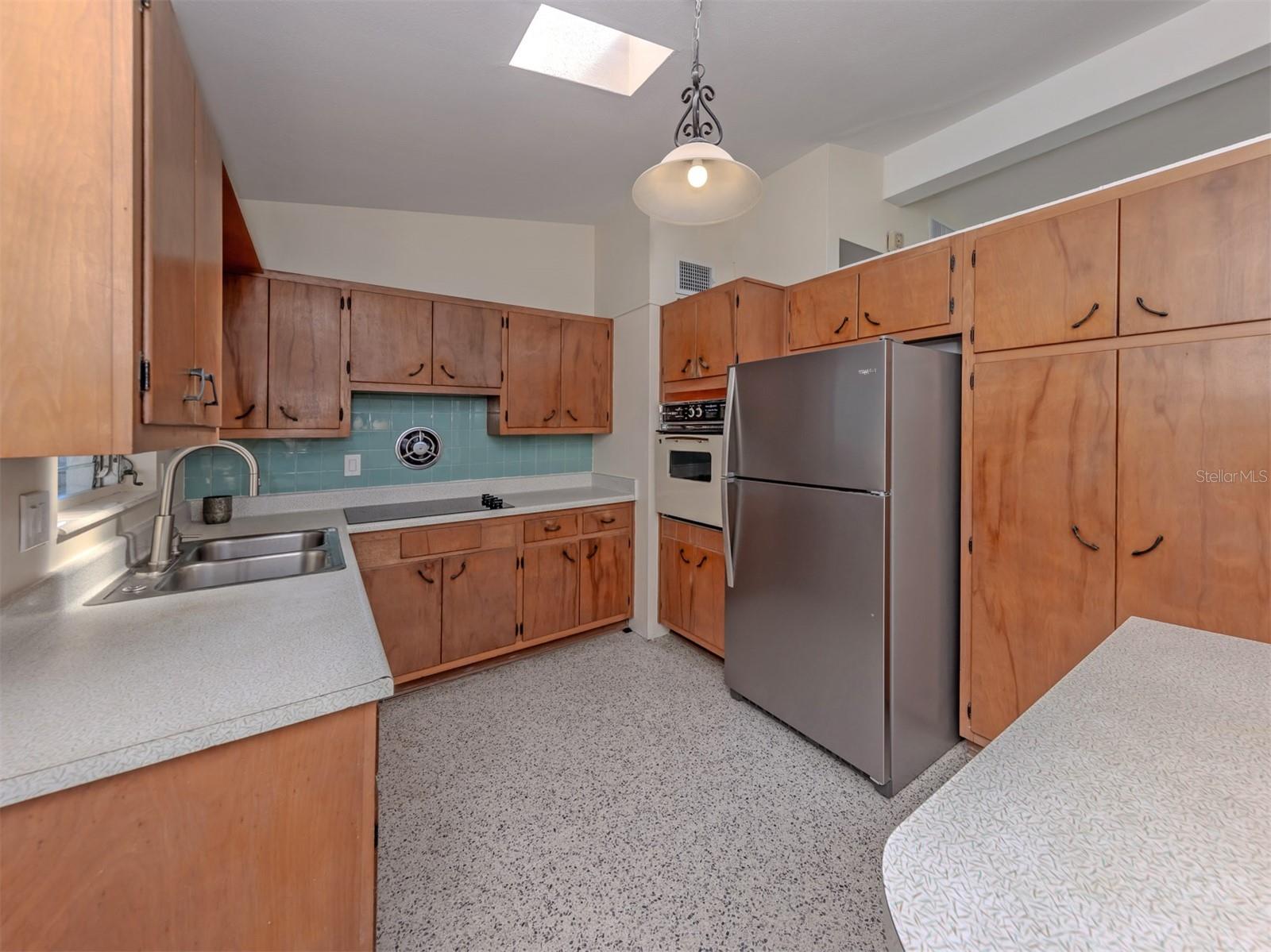 Image 17 of 70 For 317 Hillview Road