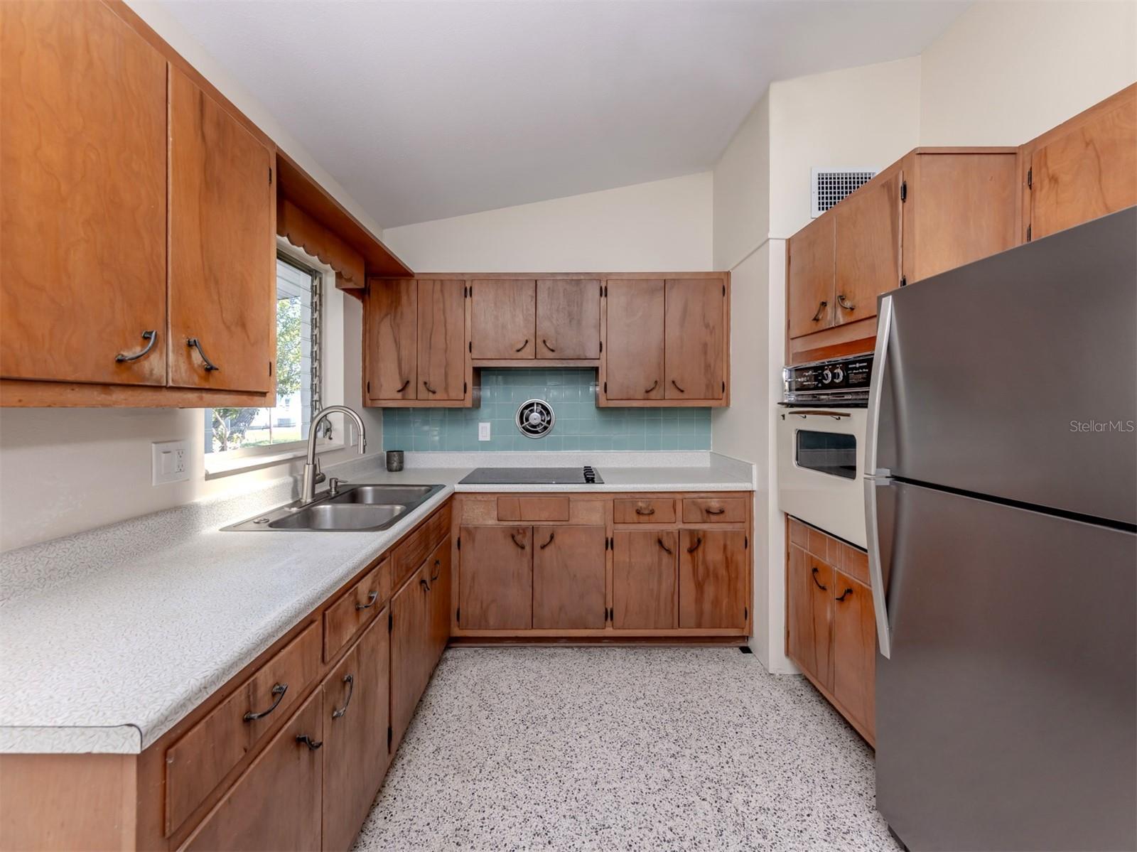 Image 18 of 70 For 317 Hillview Road