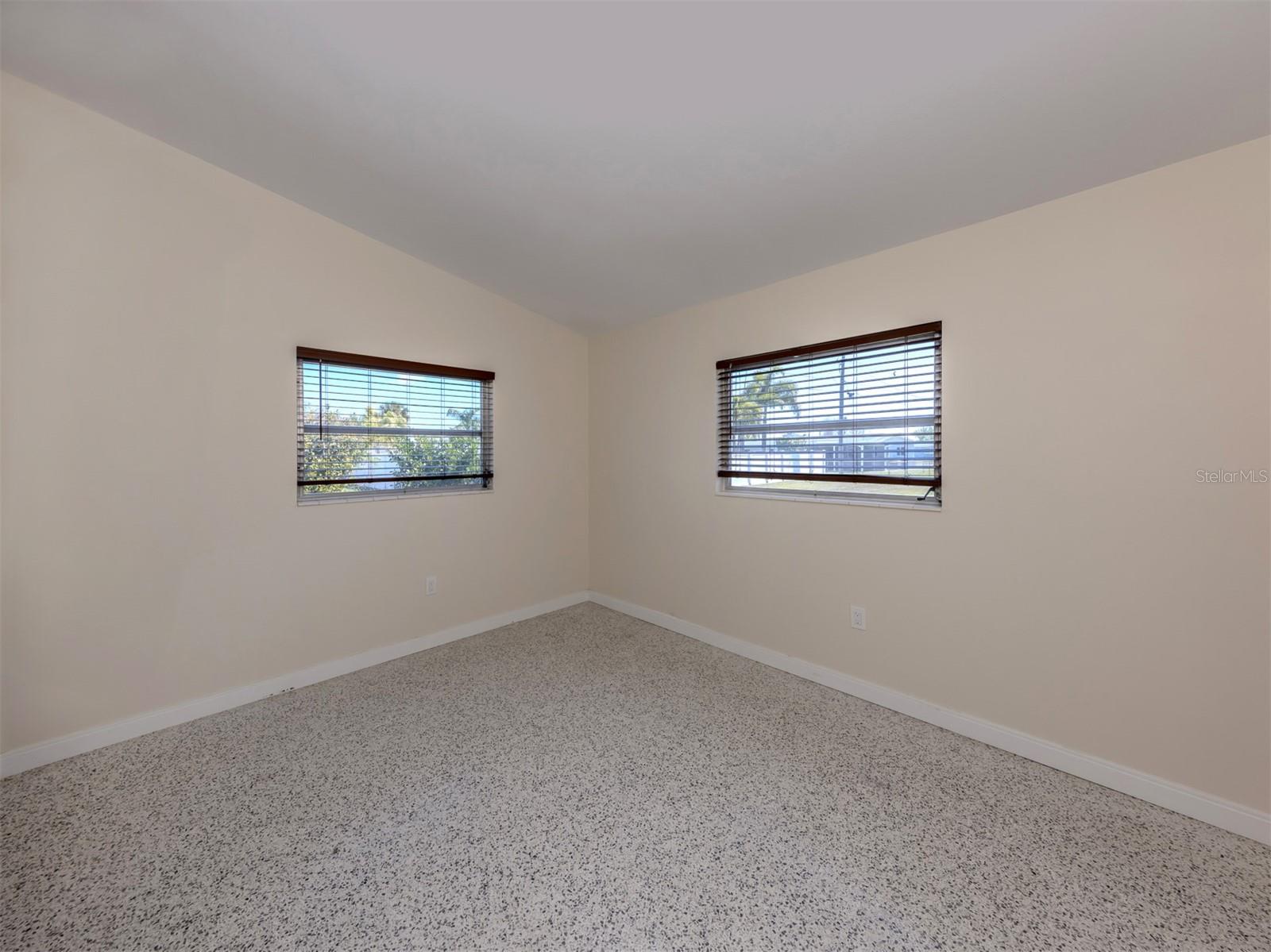 Image 22 of 70 For 317 Hillview Road