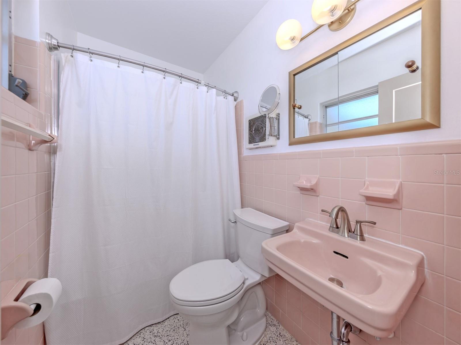 Image 23 of 70 For 317 Hillview Road