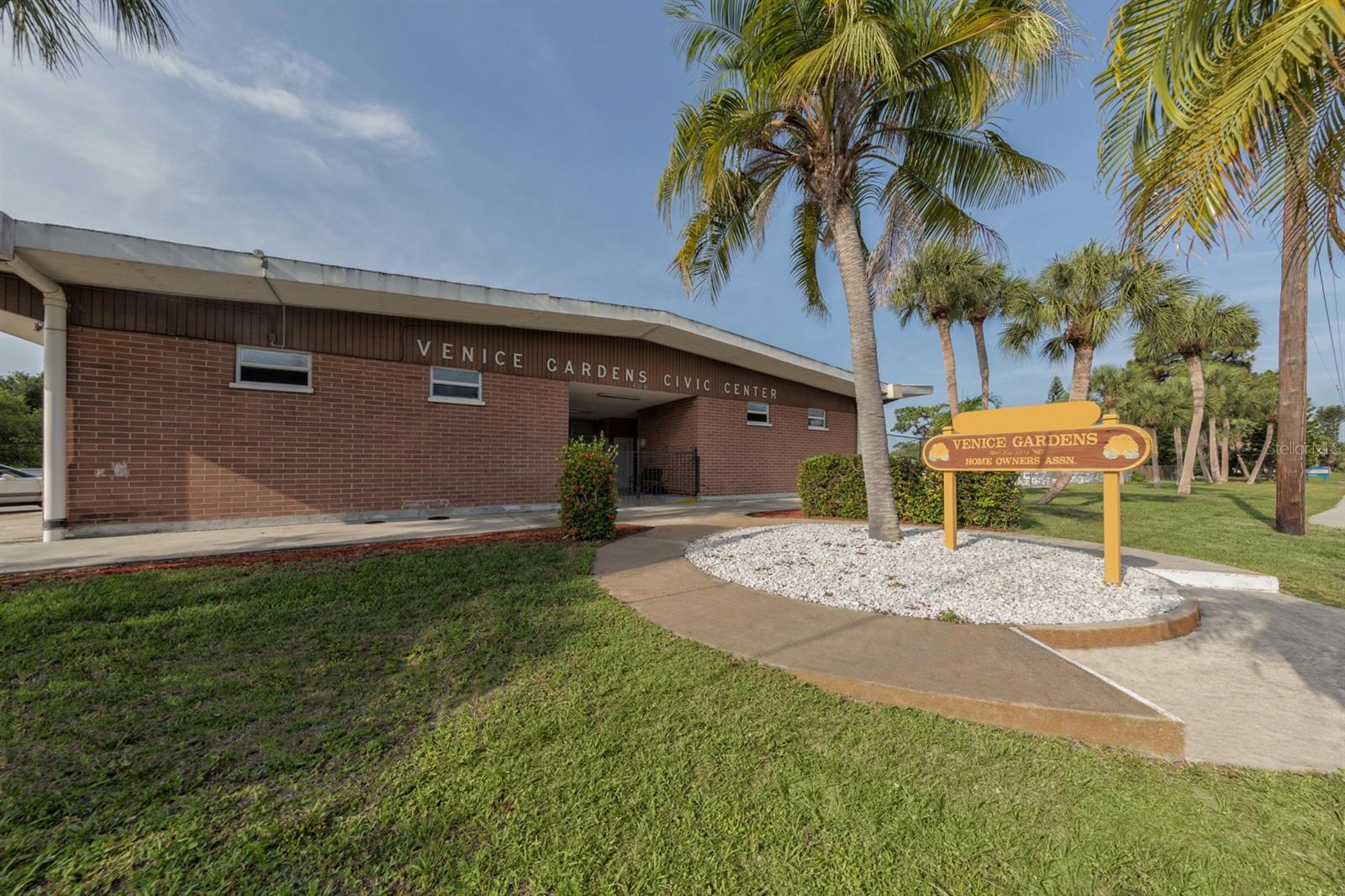 Image 33 of 70 For 317 Hillview Road