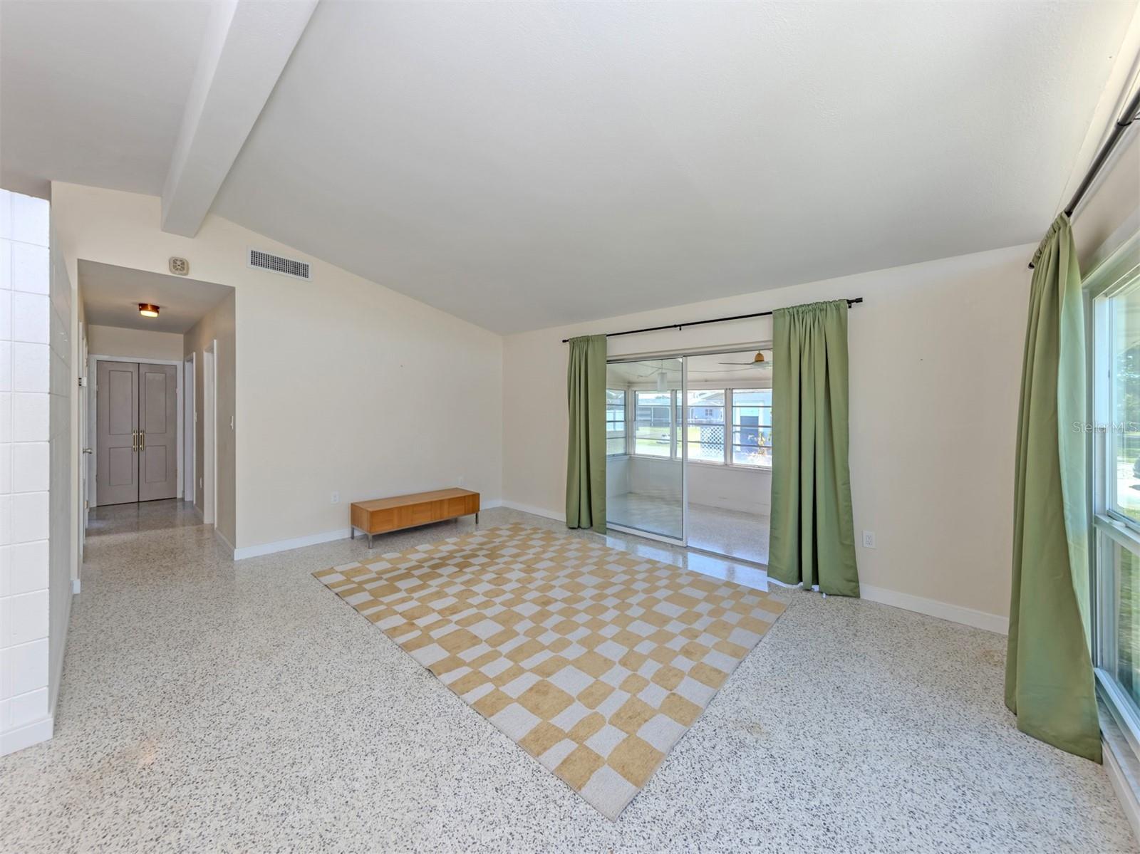 Image 8 of 70 For 317 Hillview Road