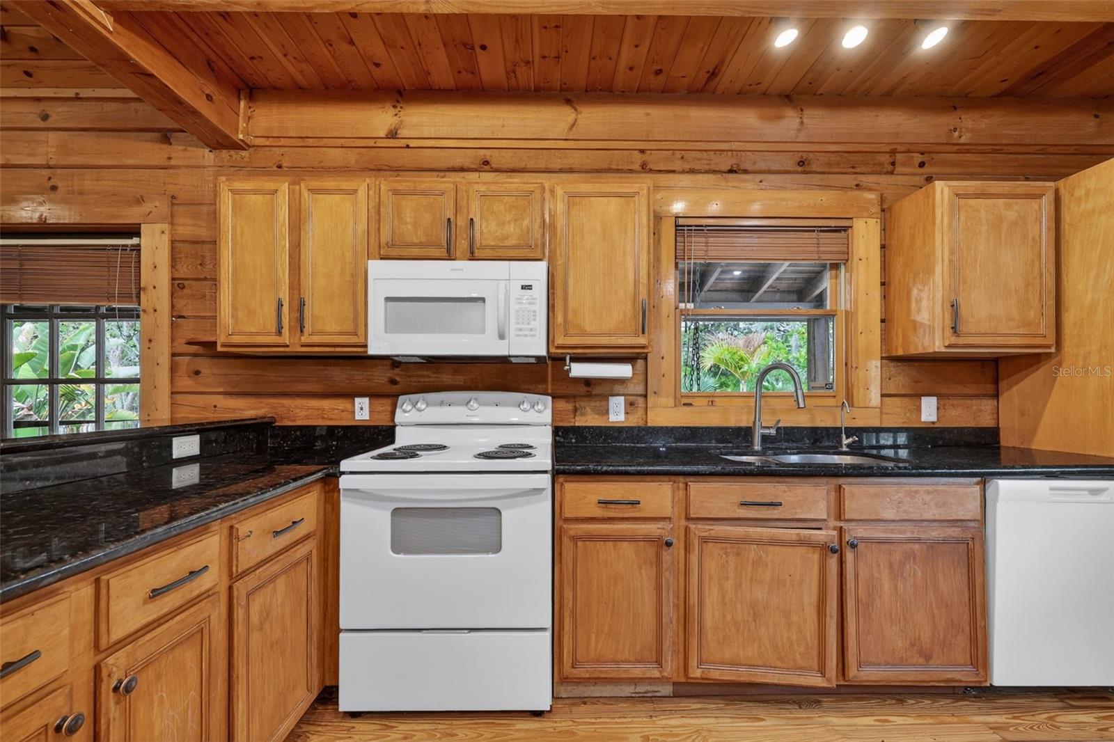 Image 13 of 90 For 6888 Myakka Valley Trl