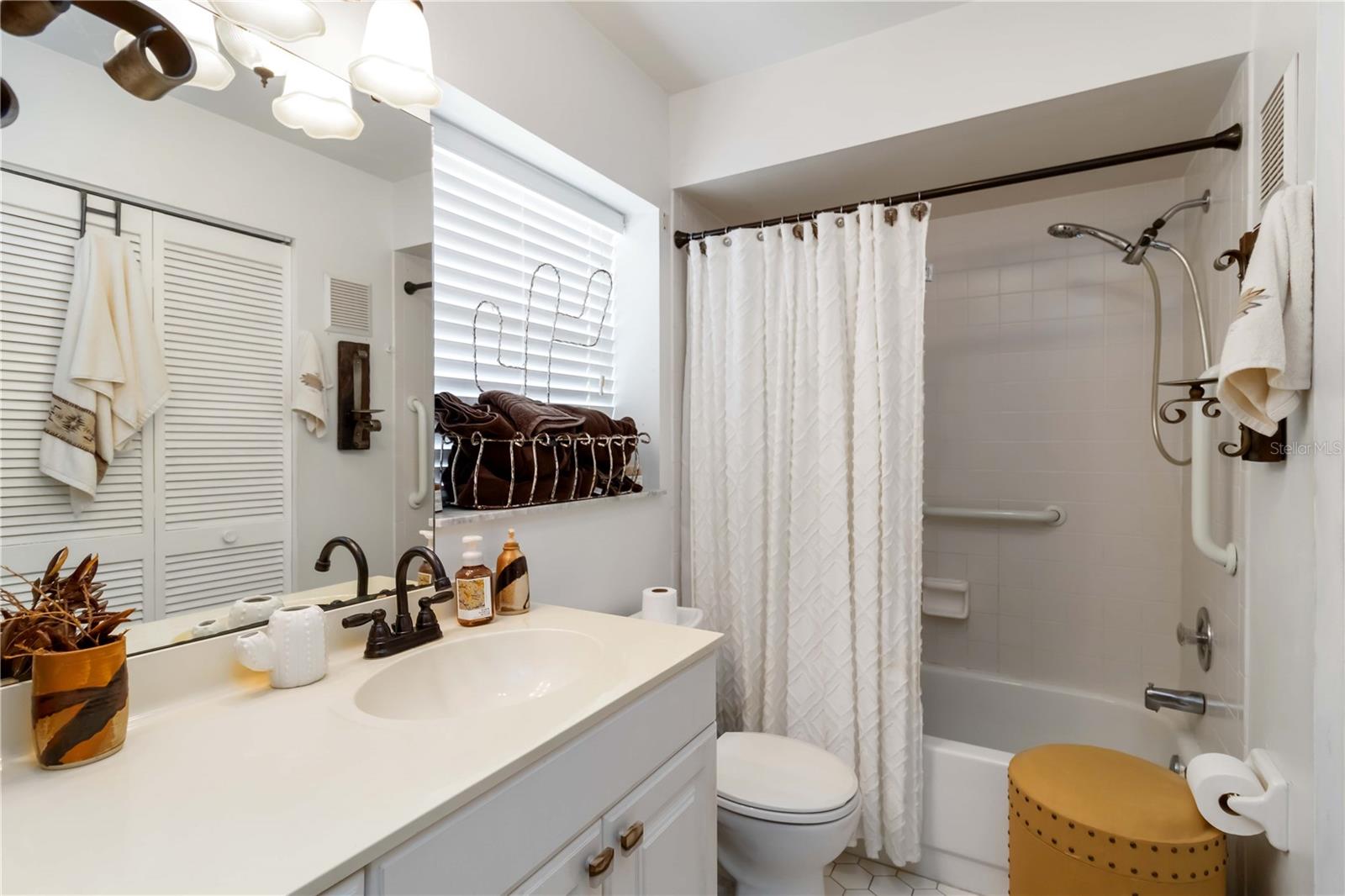 Image 12 of 21 For 6521 Heritage Lane 2621