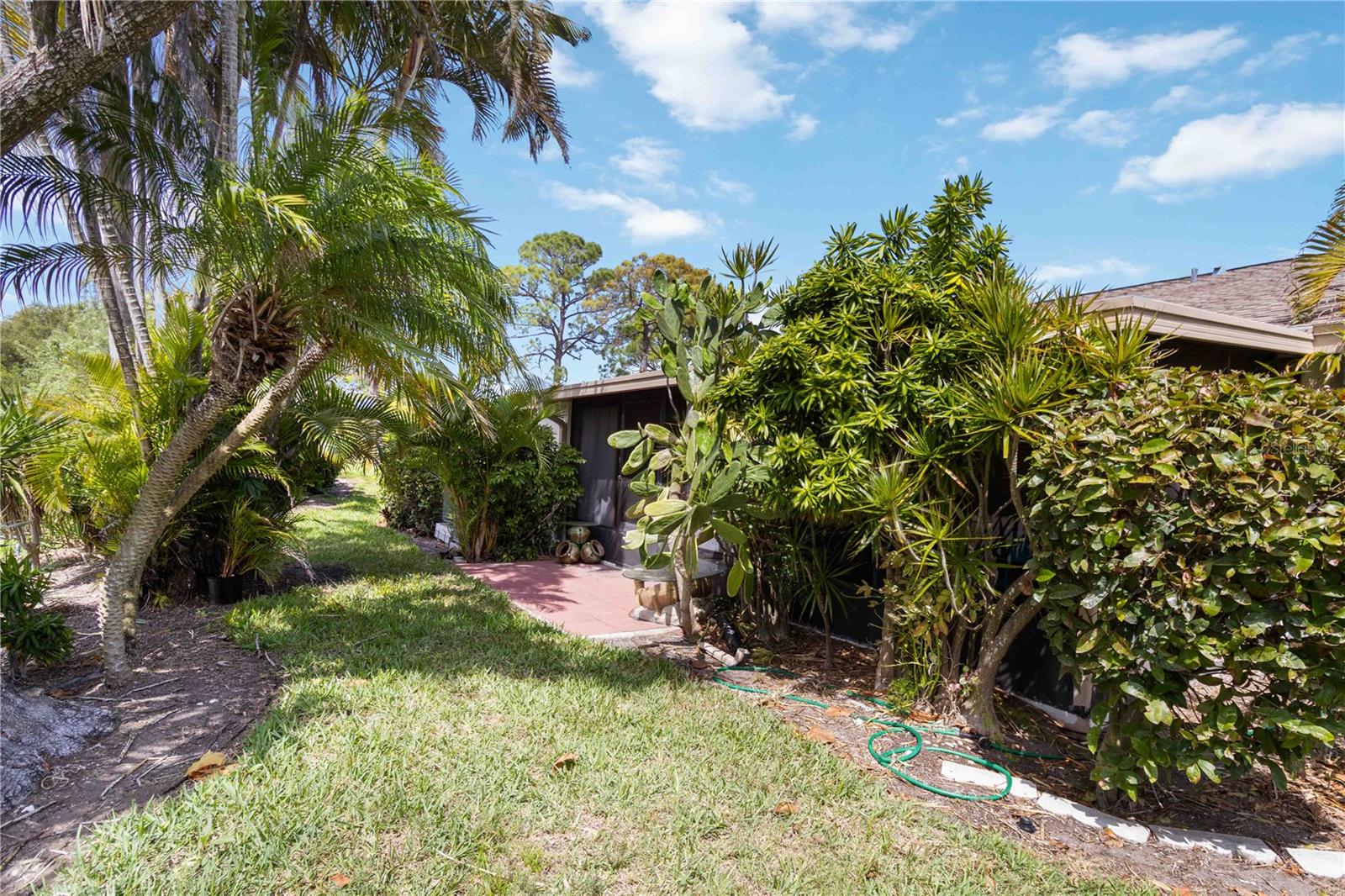 Image 19 of 21 For 6521 Heritage Lane 2621