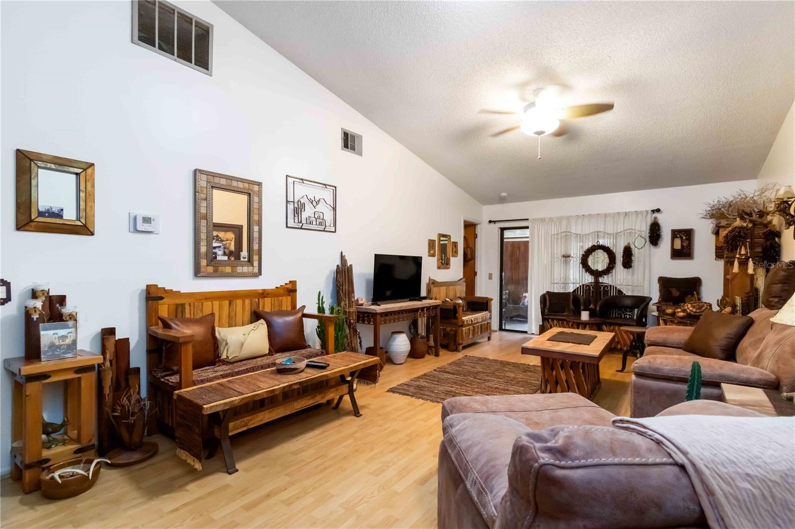 Image 4 of 21 For 6521 Heritage Lane 2621