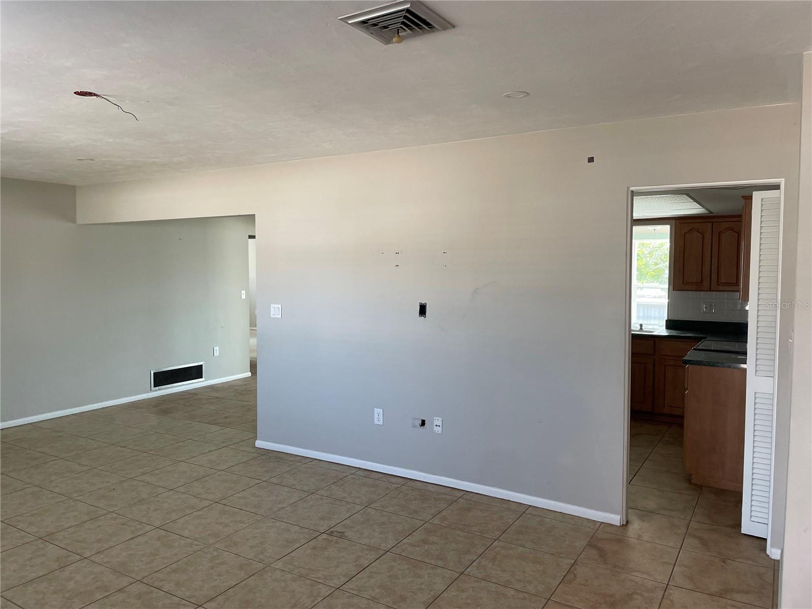 Image 4 of 29 For 10307 Sandpiper Road W