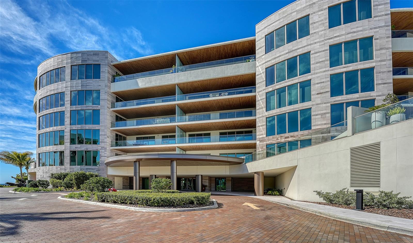 Image 2 of 69 For 1561 Gulf Of Mexico Drive 304