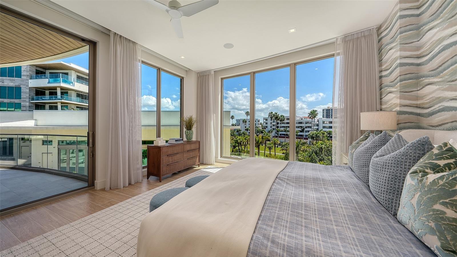 Image 48 of 69 For 1561 Gulf Of Mexico Drive 304