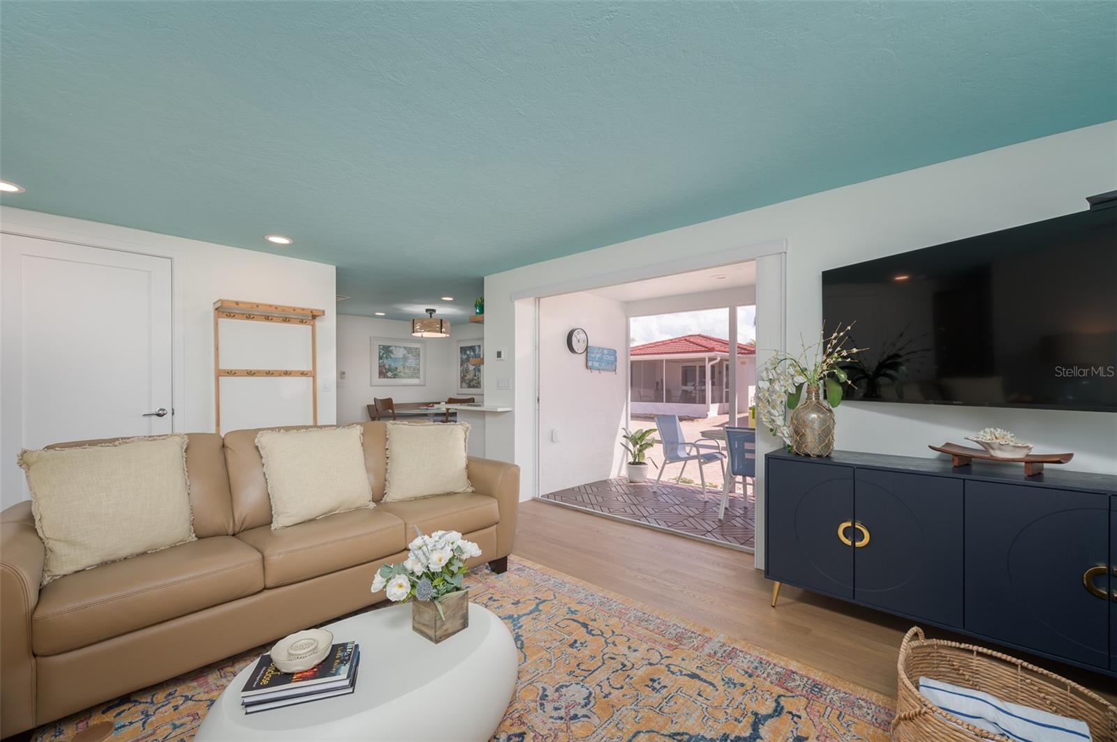 Image 12 of 45 For 6154 Midnight Pass Road A13