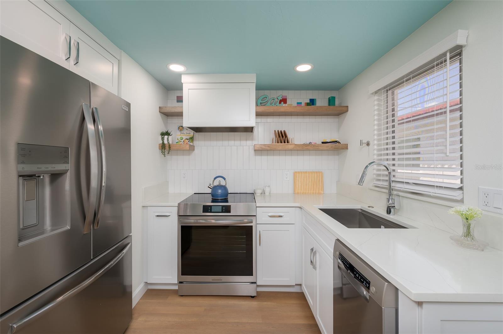 Image 13 of 45 For 6154 Midnight Pass Road A13