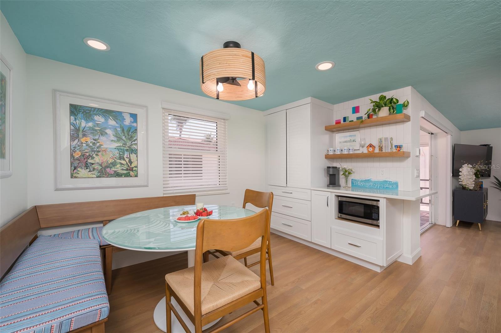 Image 15 of 45 For 6154 Midnight Pass Road A13