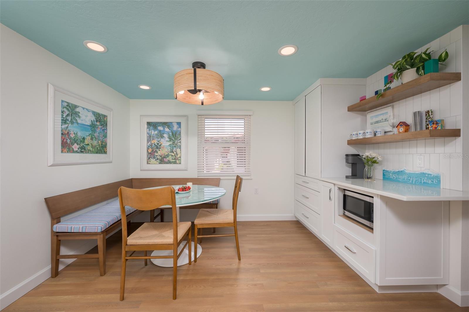 Image 16 of 45 For 6154 Midnight Pass Road A13