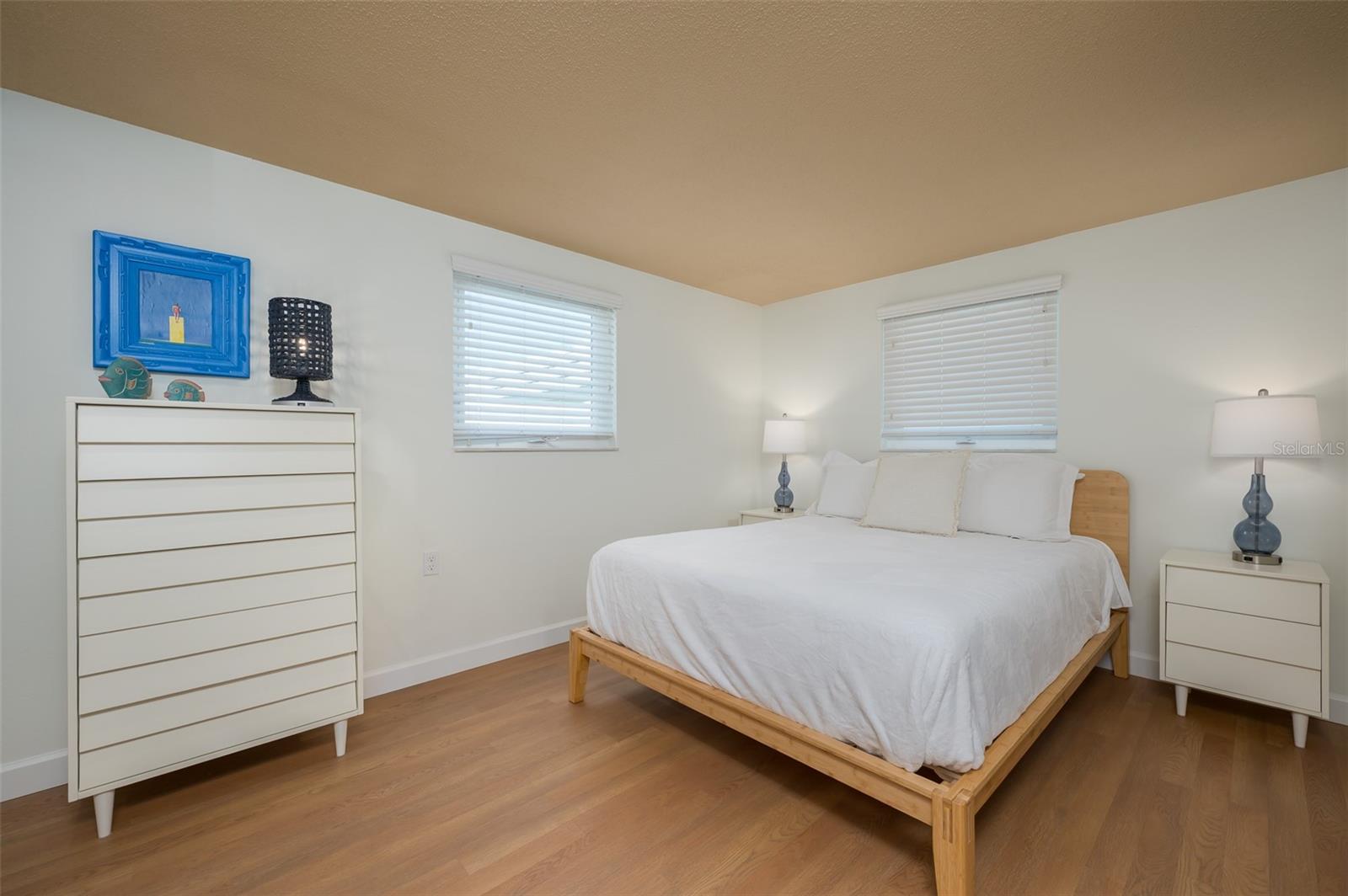 Image 18 of 45 For 6154 Midnight Pass Road A13